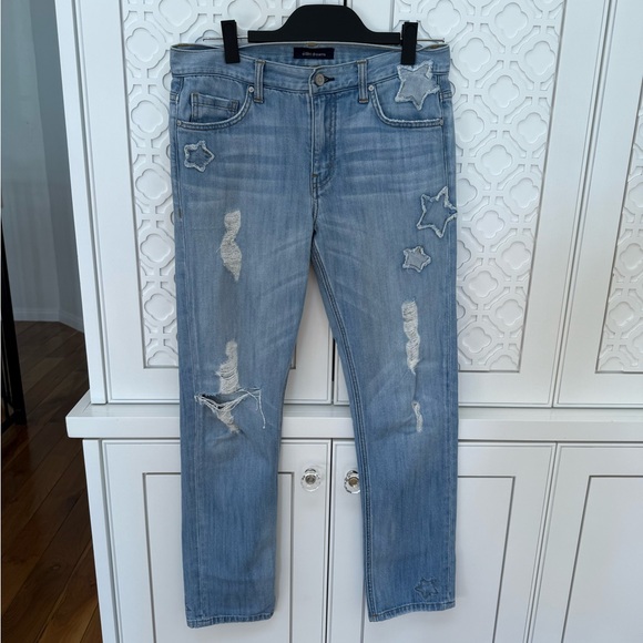EIGHT DREAMS Stylish Blue Straight Leg Jeans with Star Accents - Picture 1 of 7